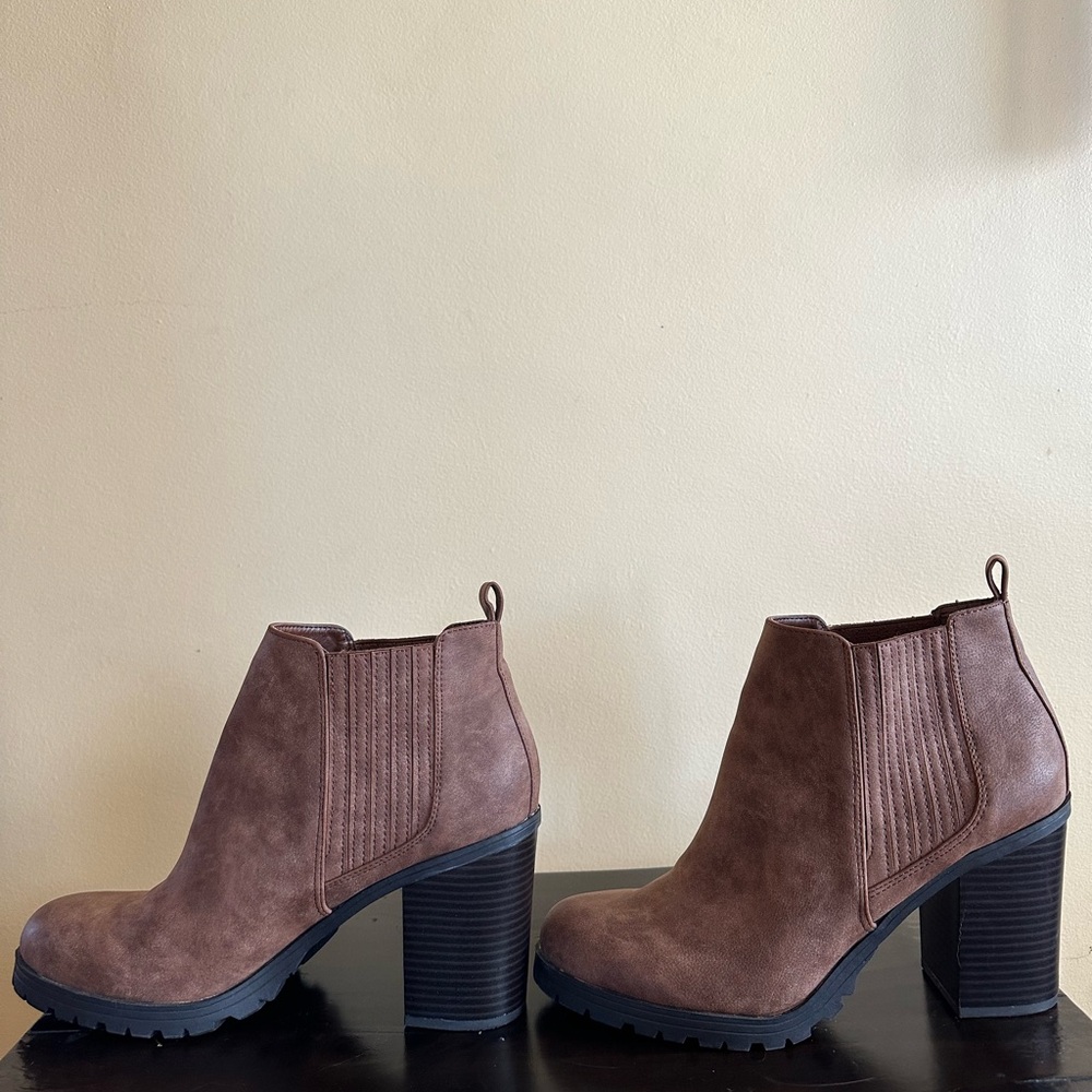 Sam & Libby Faux Leather Deanna Chunky Heel Booties Tread Soles Women's 9.5 - Picture 2 of 13